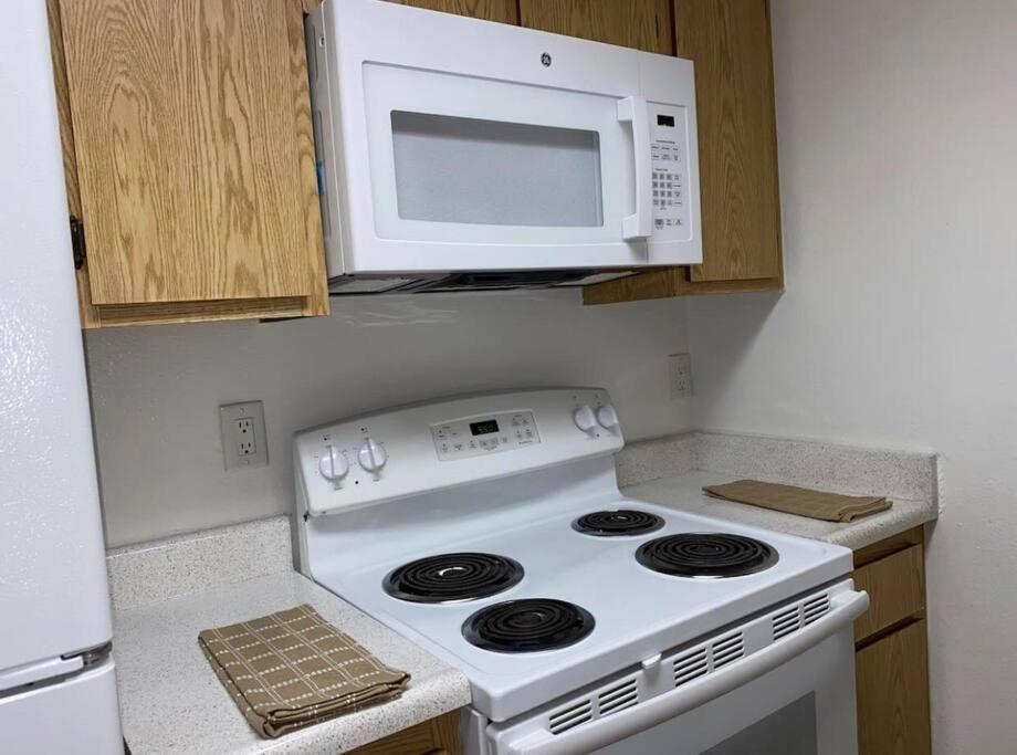 Big Comfy 2 Bedrooms 2 Baths Unit In Downtown La! *